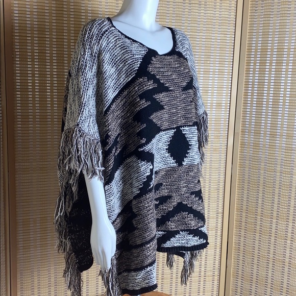 INC International Concepts Western Aztec Print Fringe Sweater Poncho Size S/M - Picture 3 of 6